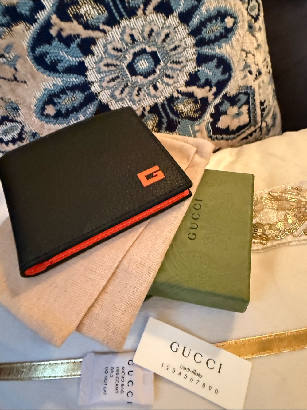 🔥Like New Gucci G-Detail Leather Bifold $560🔥